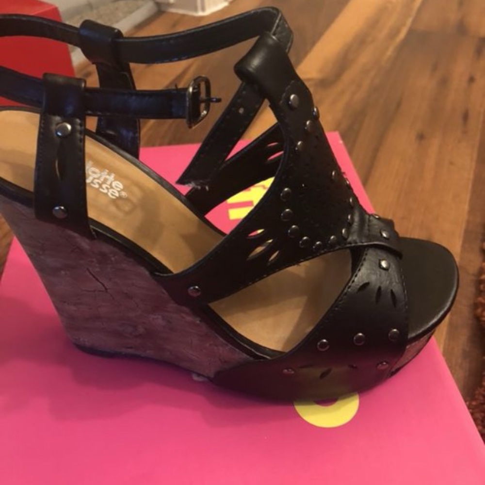 Shoes - Picture 2 of 4